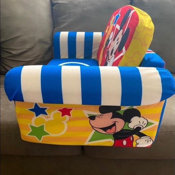 SOLD!! Mickey Mouse sofa - Picture 6 of 12